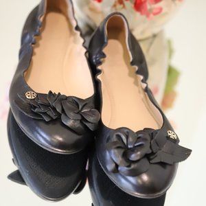 Tory Burch black blossom flat sz 6.5